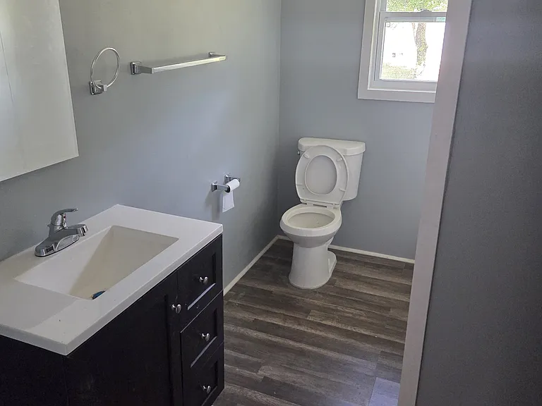 206 Clover St — Photo 5