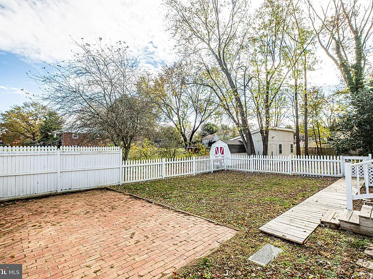 1445 Heatherstone Dr — Photo 29
