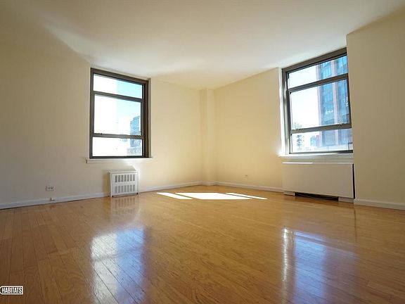 4th image of 4 Park Ave APT 16K