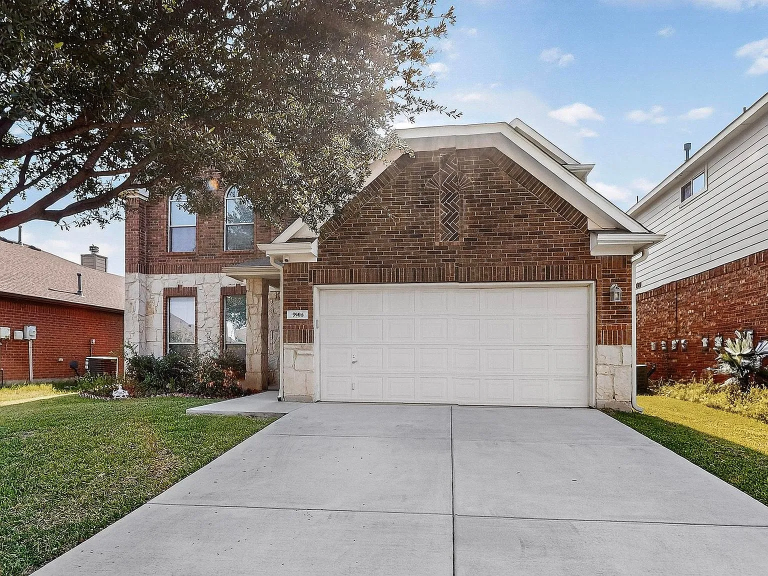 5 bed, 2500 sqft, $2,800 — Photo 2