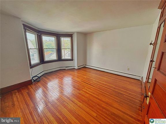4th image of 1101 W Norwegian St
