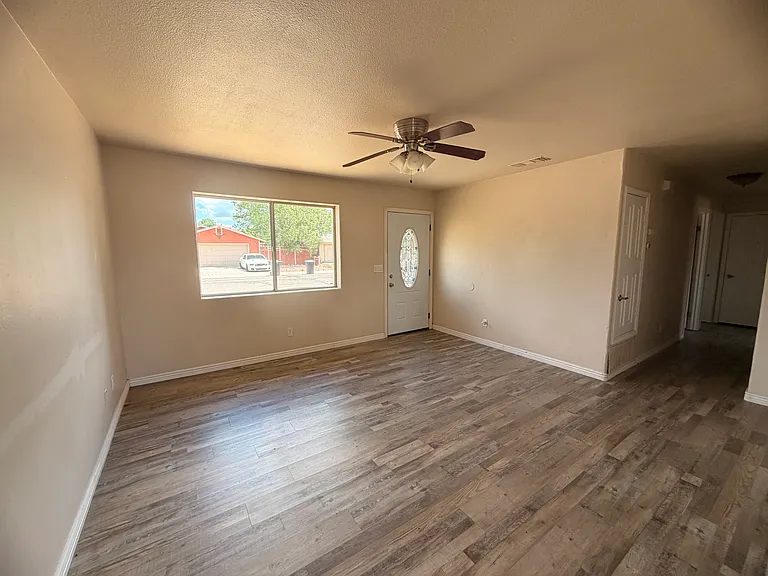 1078 W Rogers Ave — Photo 3
