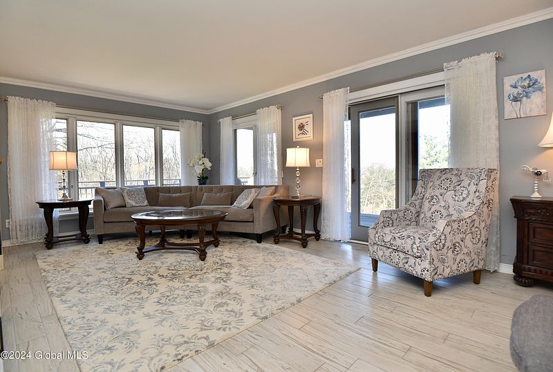 3rd image of 17 Grandview Drive