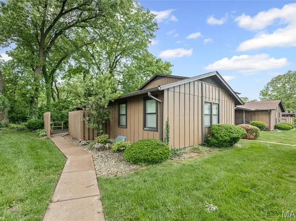 1404 Hampton Ct, Belleville, IL 62223