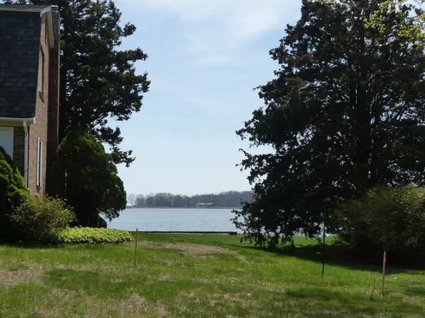 10 Mulberry Street, Old Saybrook, CT 06475