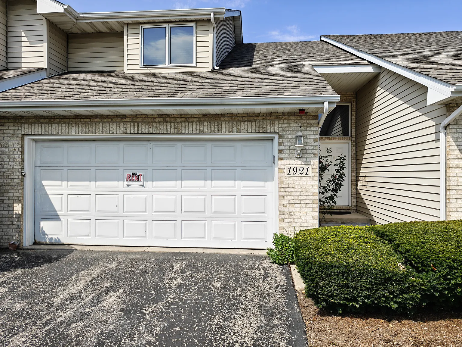 3 bed, 1679 sqft, $2,500 — Photo 1