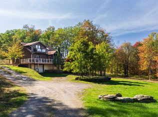 72 Willow Glen Rd, Red Hook, NY 12571