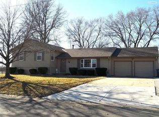 903 Lexington Rd, Pleasant Hill, MO 64080