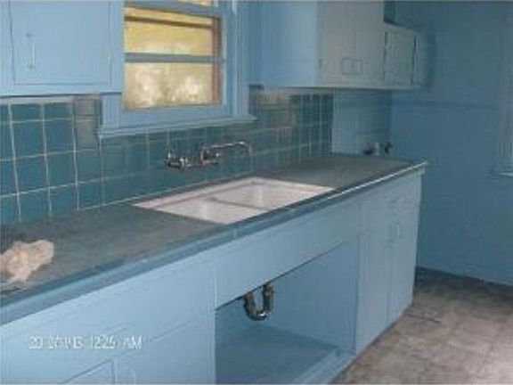 3rd image of 1509 Earl St