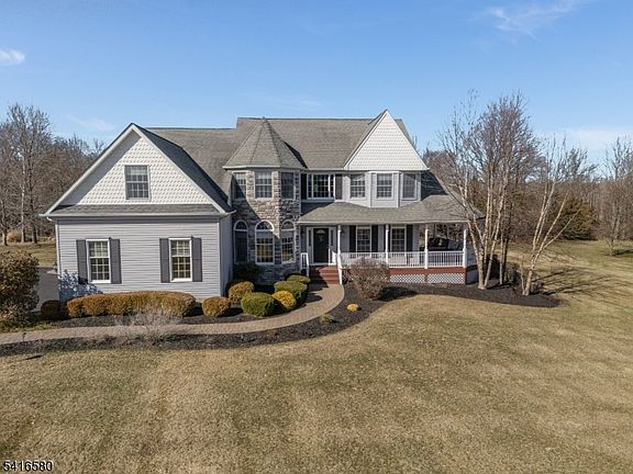 3rd image of 48 Mason Farm Rd