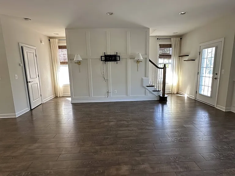 2436 Winthrop Dr — Photo 13