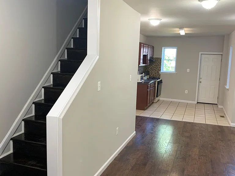 823 S Allison St — Photo 13