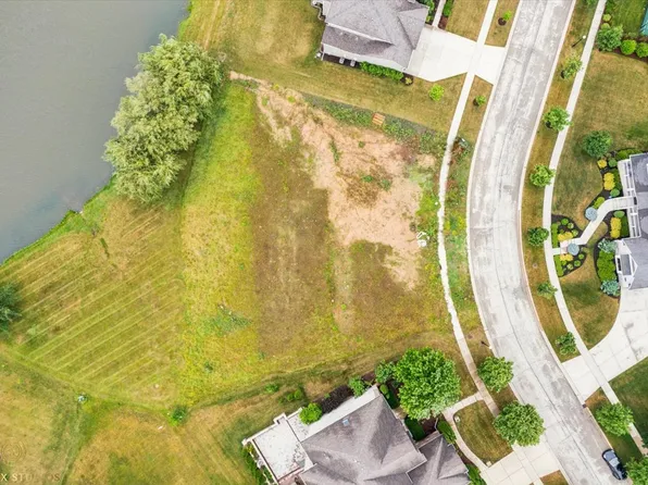 3670 Broadleaf Ave, Elgin, IL 60124