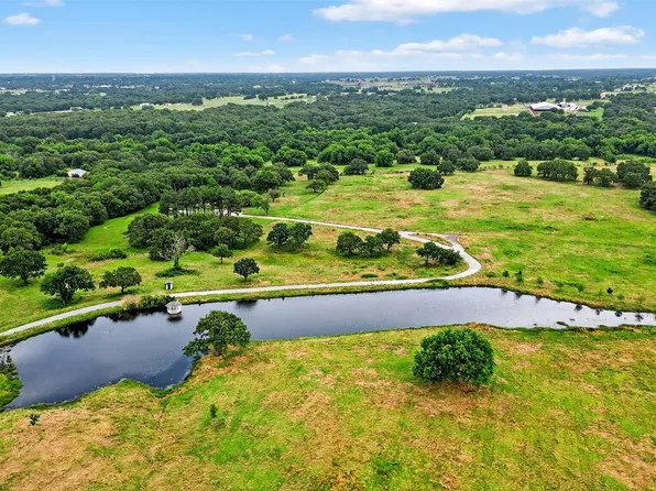 1052 Bones Chapel Rd, Whitesboro, TX 76273