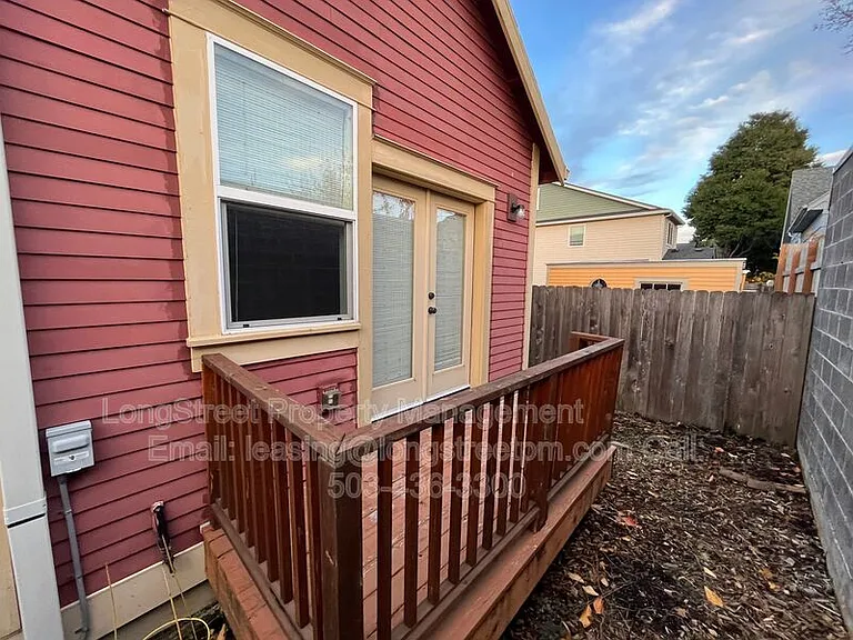 532 NE Sumner St #A — Photo 13