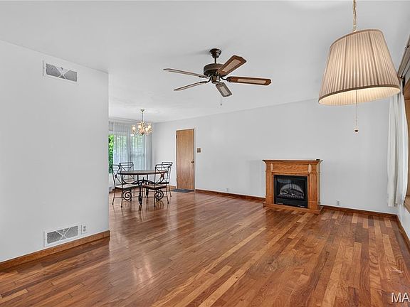 3rd image of 7 Wayne St