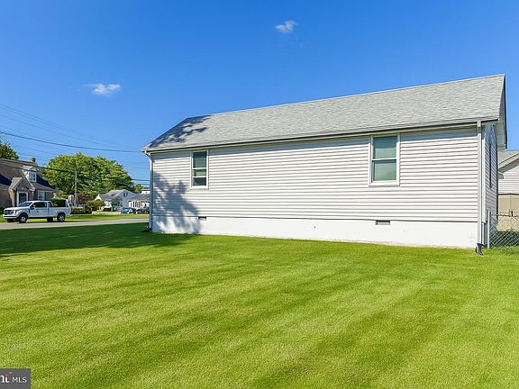 3rd image of 136 Cora Ave