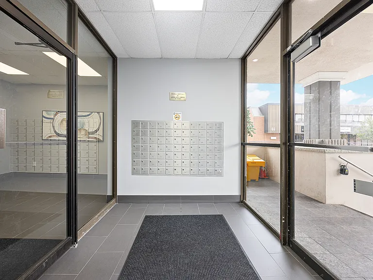 33 Richmond St W — Photo 8