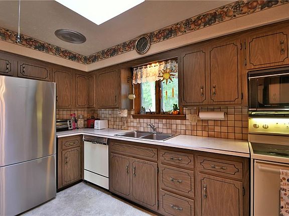 2nd image of 8901 Aspen Cir