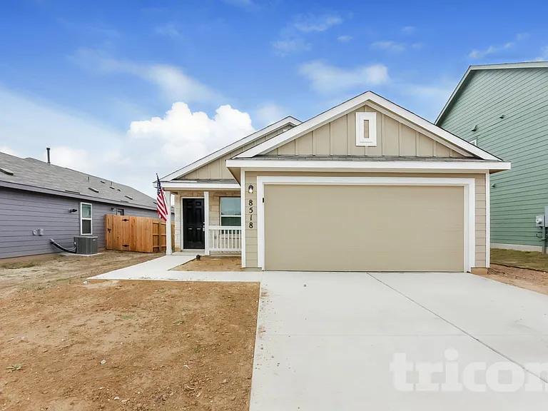 8518 Amistad Cv — Photo 2
