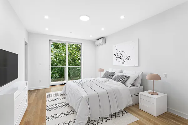 Sold by Univani Realty LLC | media 4