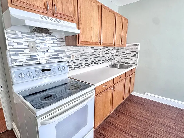 229 E Union Blvd — Photo 12