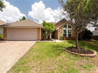 1117 Trinity Dr, Benbrook, TX 76126