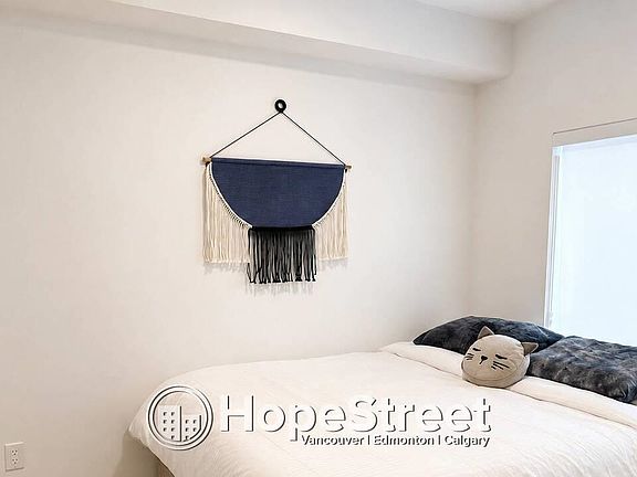4th image of 1120 Georgia St E