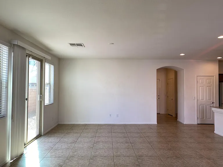 10965 Mount Pendleton St — Photo 7
