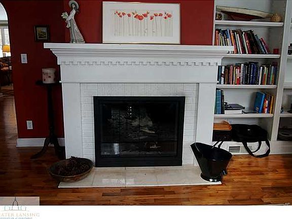 3rd image of 432 W Grand River Ave