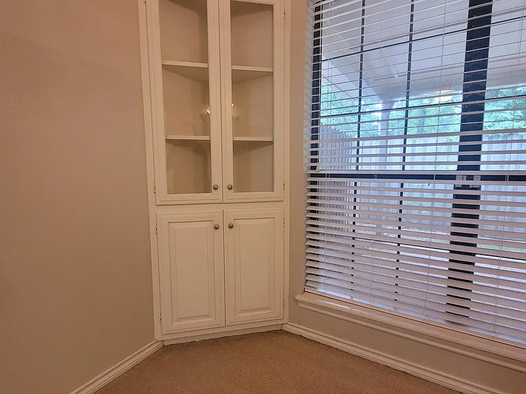 414 Amberwood Cir — Photo 10