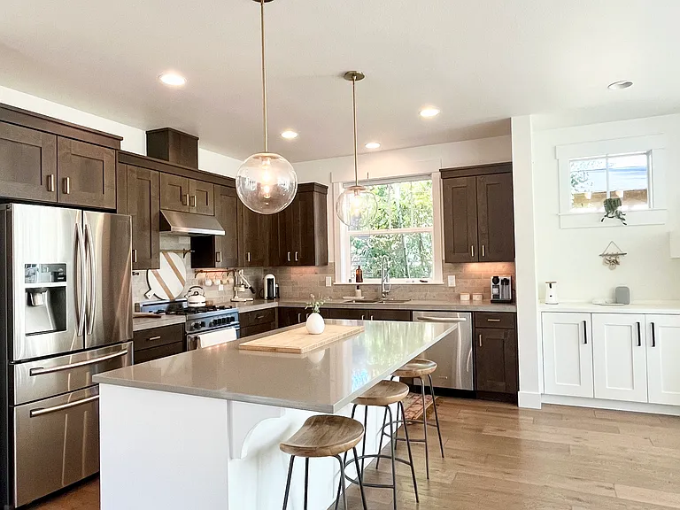 1850 NW Hartford Ave — Photo 4