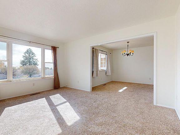 5th image of 13016 Glenwood Hills Ct NE