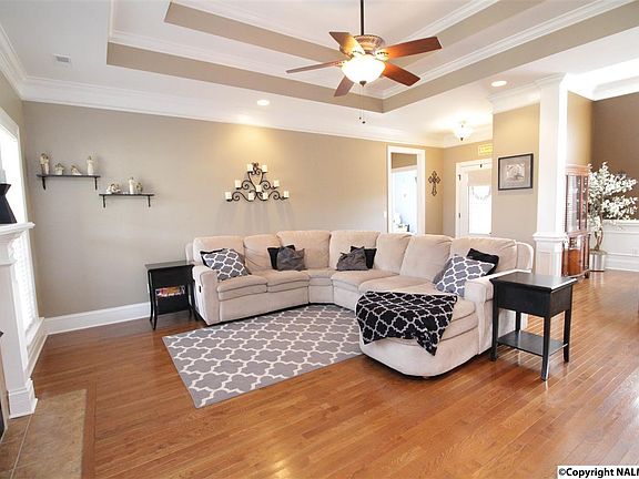 3rd image of 135 Bentridge Dr