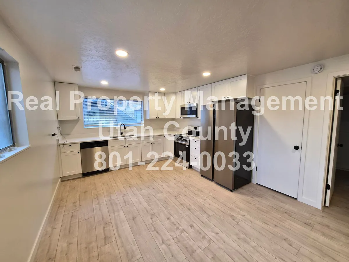 Building Photo - 1148 W 100 N