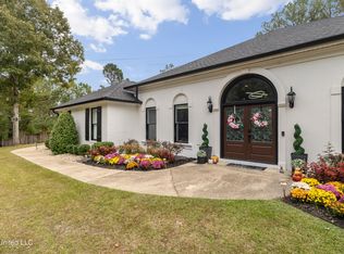 49 Canebrake Blvd, Hattiesburg, MS 39402