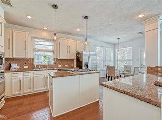 27 Pomerelle Pl, The Woodlands, TX 77382