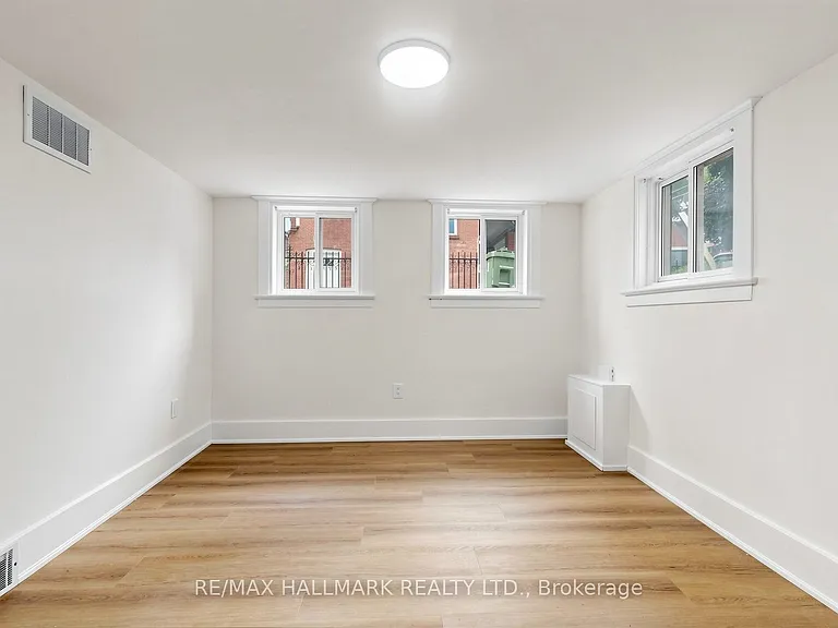 57 Humberside Ave #LOWER LEVEL — Photo 2