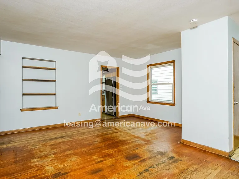 1494_003_living_room_13935655.jpg
