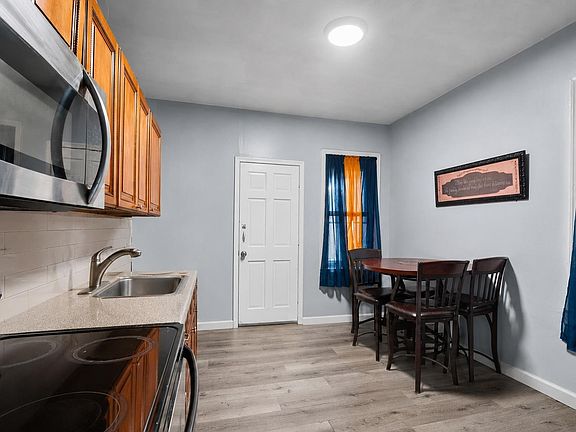 4th image of 89 Burgess Pl