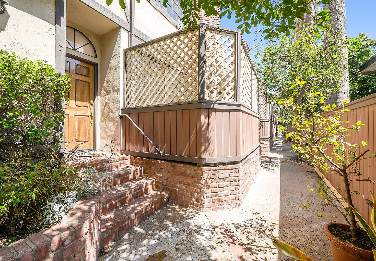 3 bed, 2.5 bath, 1914 sqft, $5,850 — Photo 4