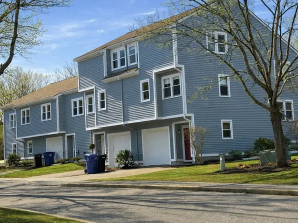 2 Arnold Dr #15D, Salem, MA 01970