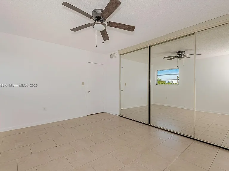 1975 NE 135th St #3B — Photo 5