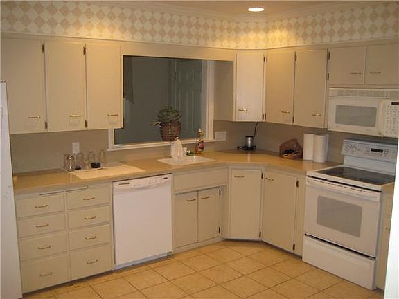 5th image of 825 Oakwood Ave