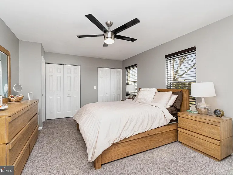 407 Cambridge Ct — Photo 16