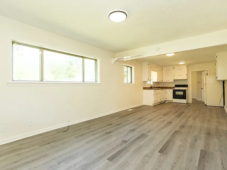 5801 Clover St — Photo 6