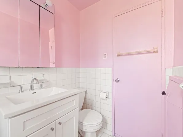 18-75 Corporal Kennedy Street image 9 of 27