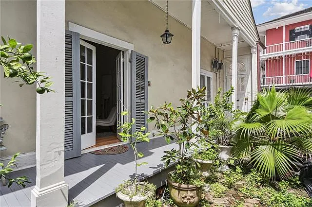 1122 Dauphine St — Photo 3