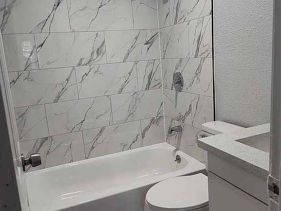4th image of 5304 Arapahoe St APT 3