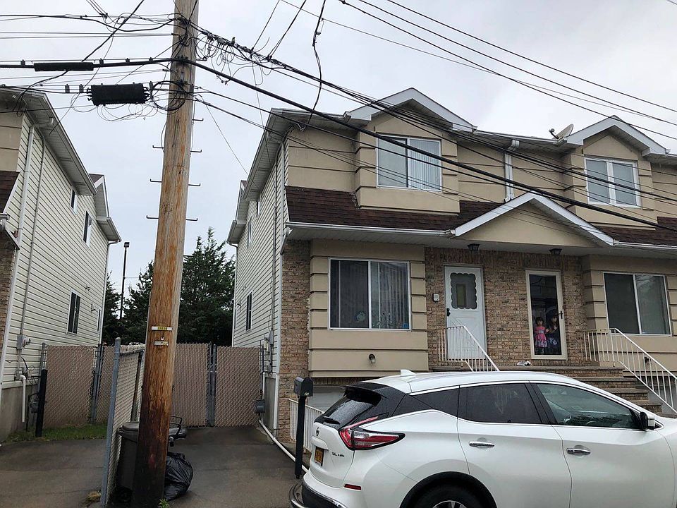 2nd image of 22 Stacey Ln